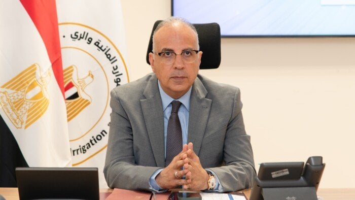 بحث وزير الموارد المائية